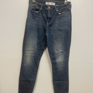 0224-25 Levi Signature Mid Rise Skinny Jeans